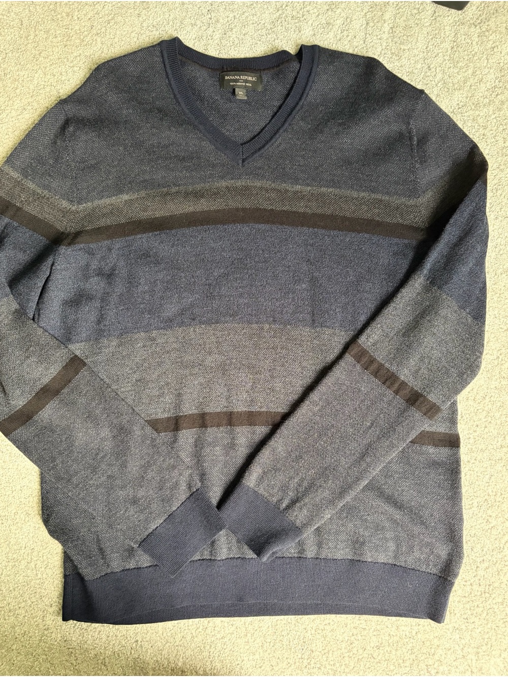 Banana Republic Men’s Navy and Gray V-Neck Striped Sweater